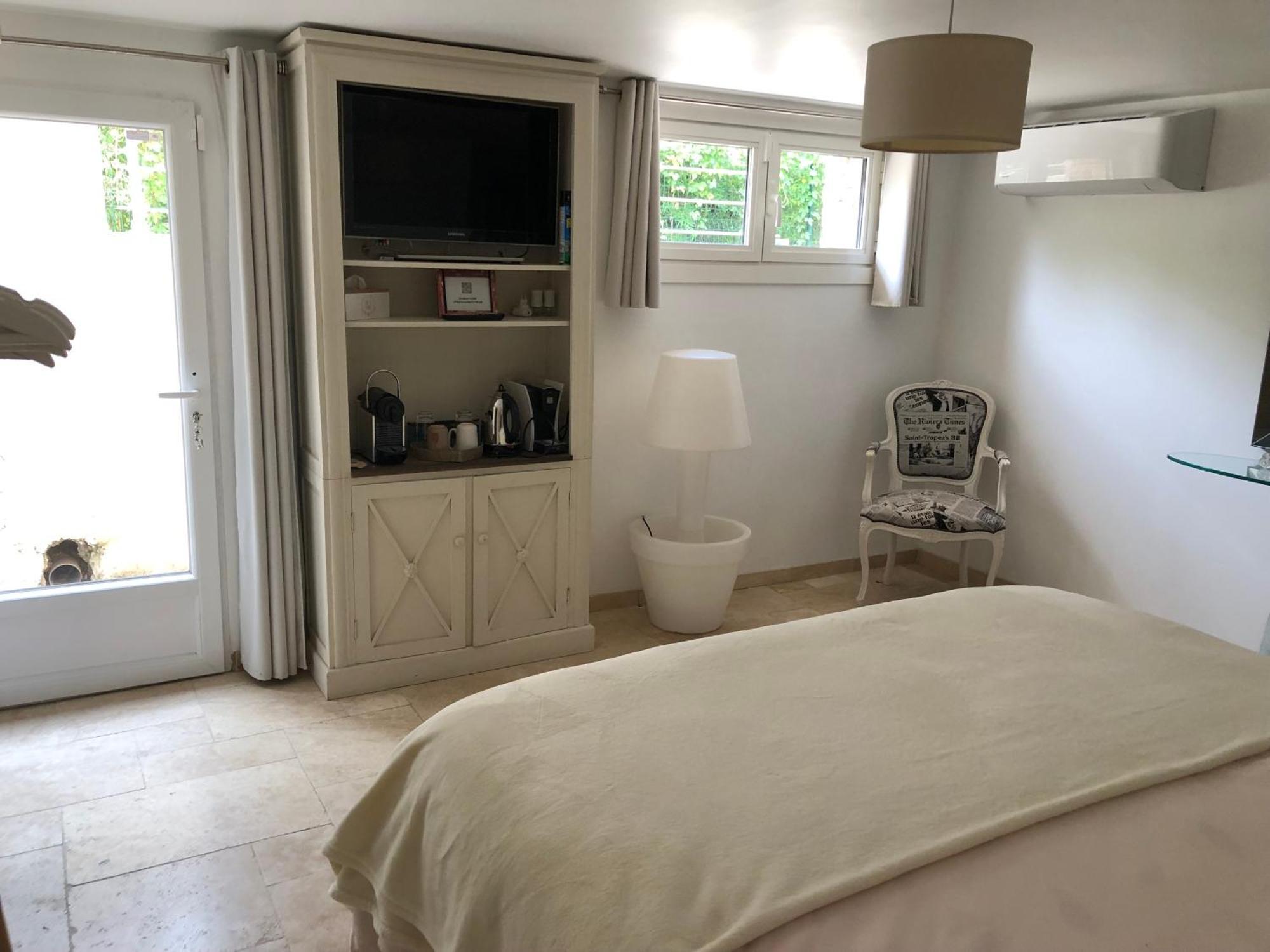 Tres Belle Chambre D'hote A La Chapelle Sainte Anne Bed & Breakfast